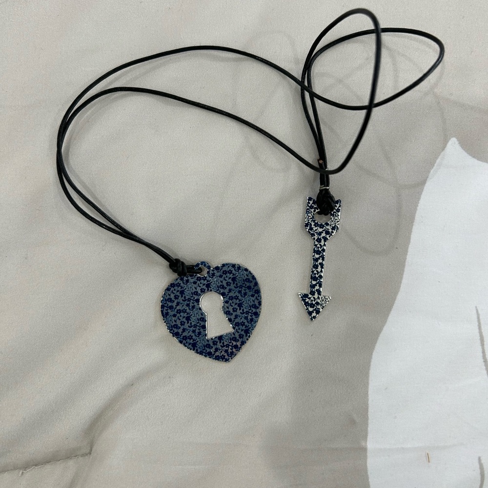 NECKLACE • Leather Rope Key and Lock • - Picture 2 of 6